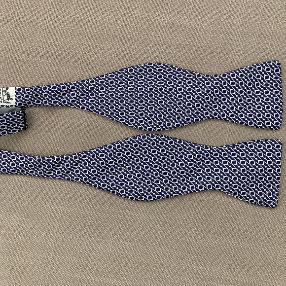 100% REAL HERMES BOW TIE ~ DARK BLUE w WHITE EQUESTRIAN HORSE BRIDLE LINKS SPURS - Picture 3 of 4